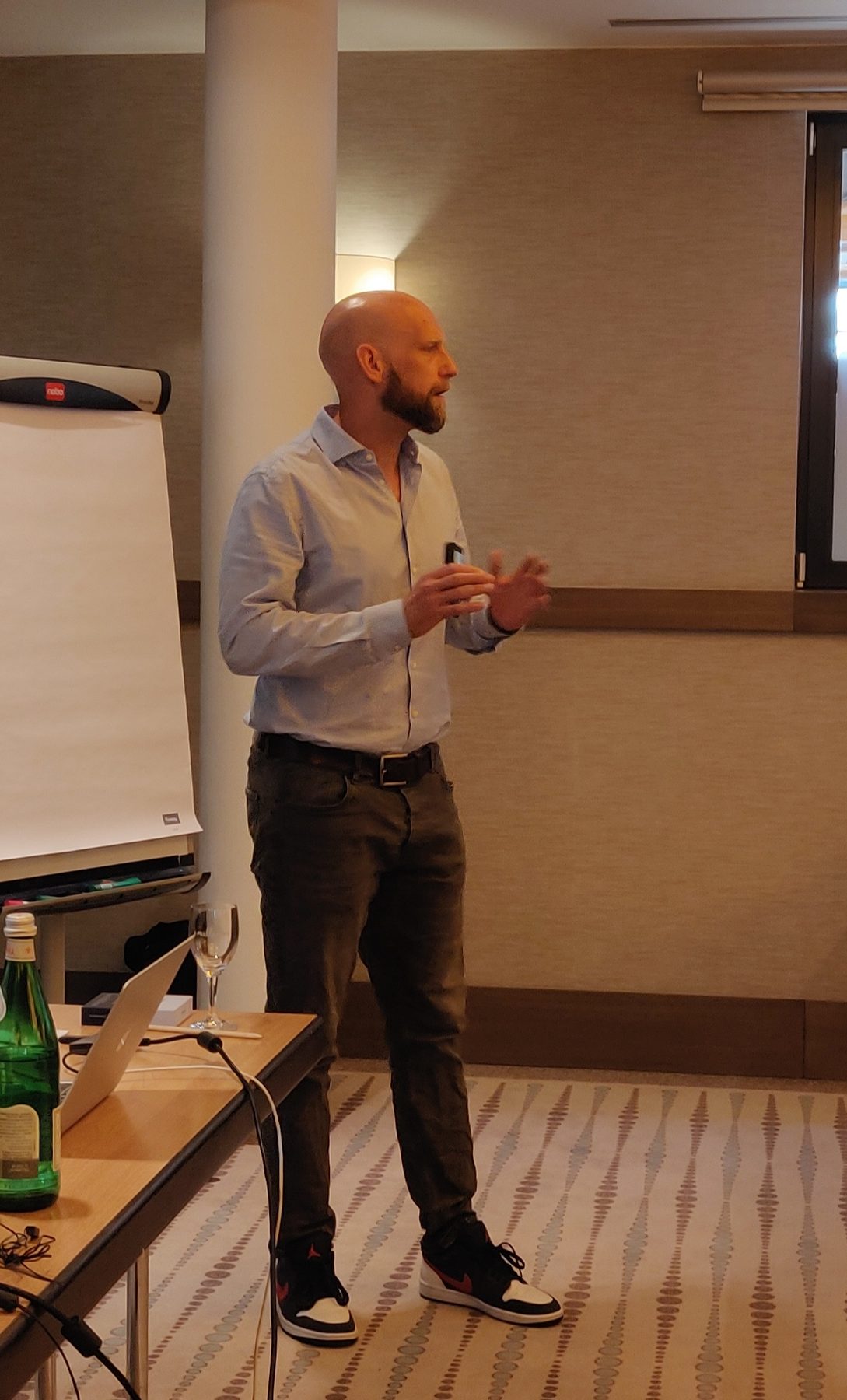 Christoph Karger conducting sales training